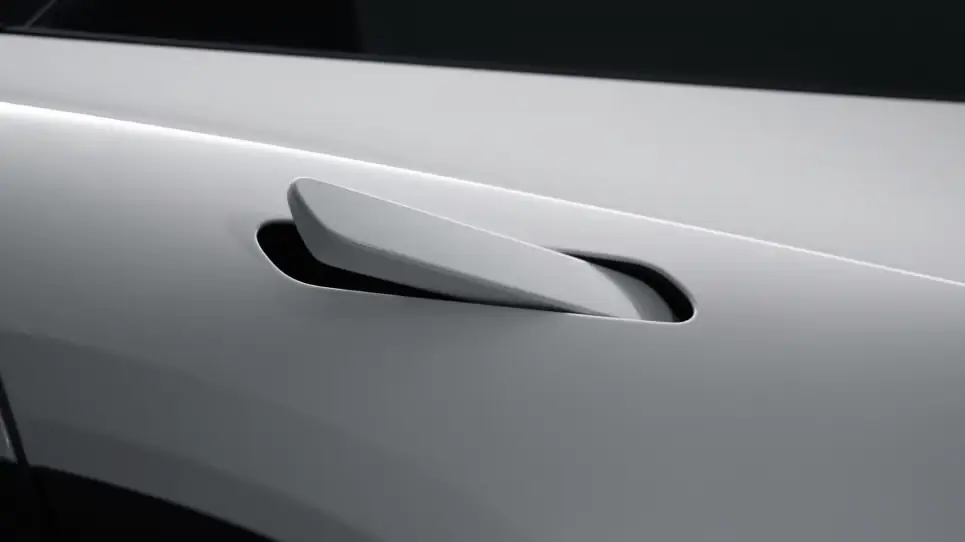 Detalle del lateral del Hyundai ELEXIO.