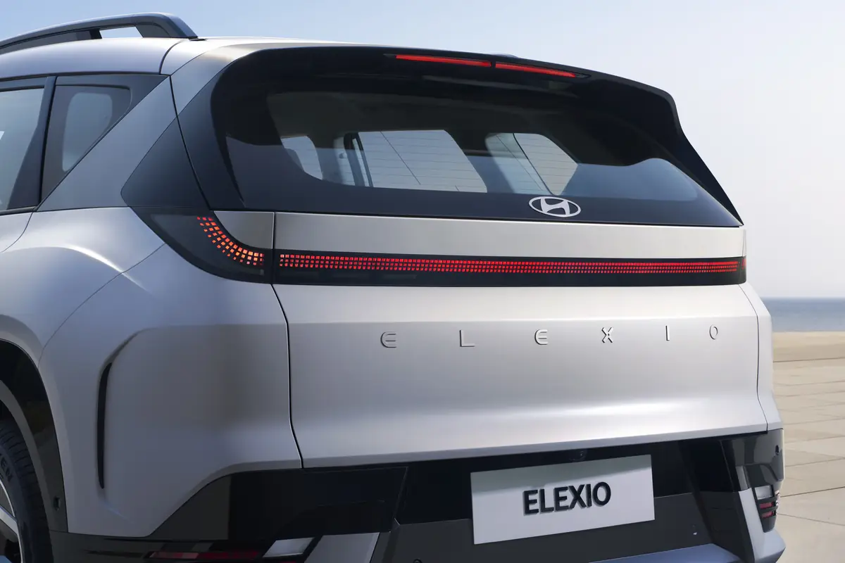 Óptica trasera del Hyundai ELEXIO.