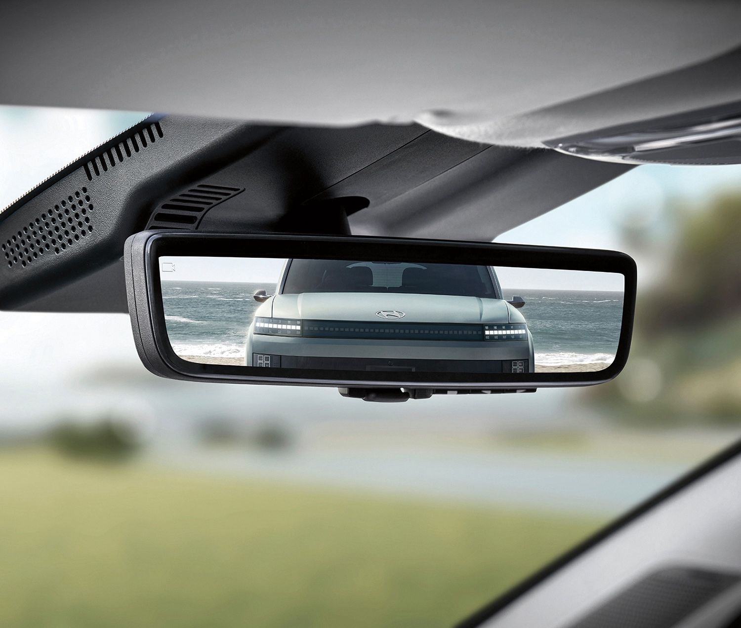 Espejo retrovisor central digital dentro del Hyundai IONIQ 9.