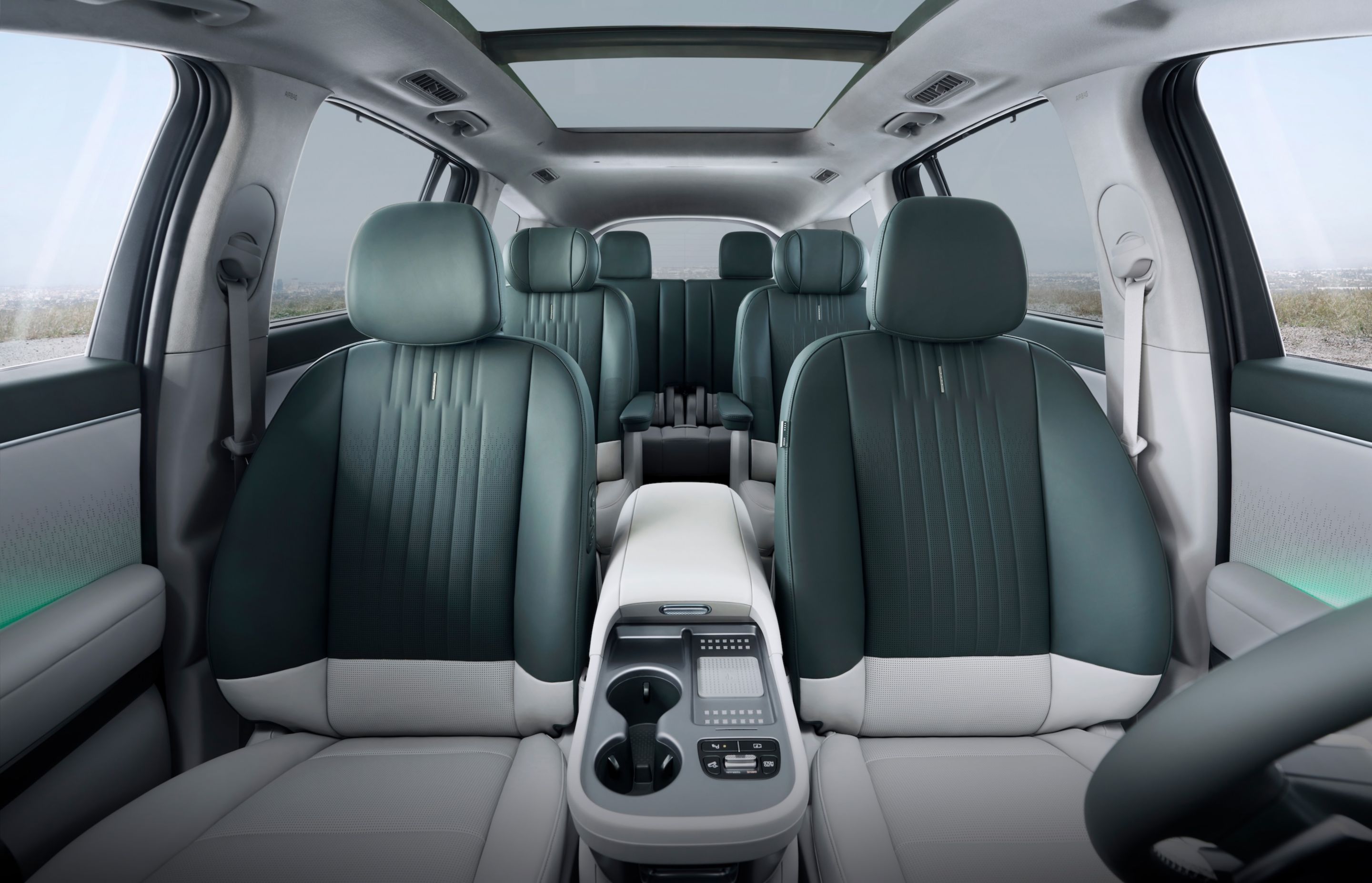 Vista interior del SUV eléctrico Hyundai IONIQ 9 con 6 asientos.