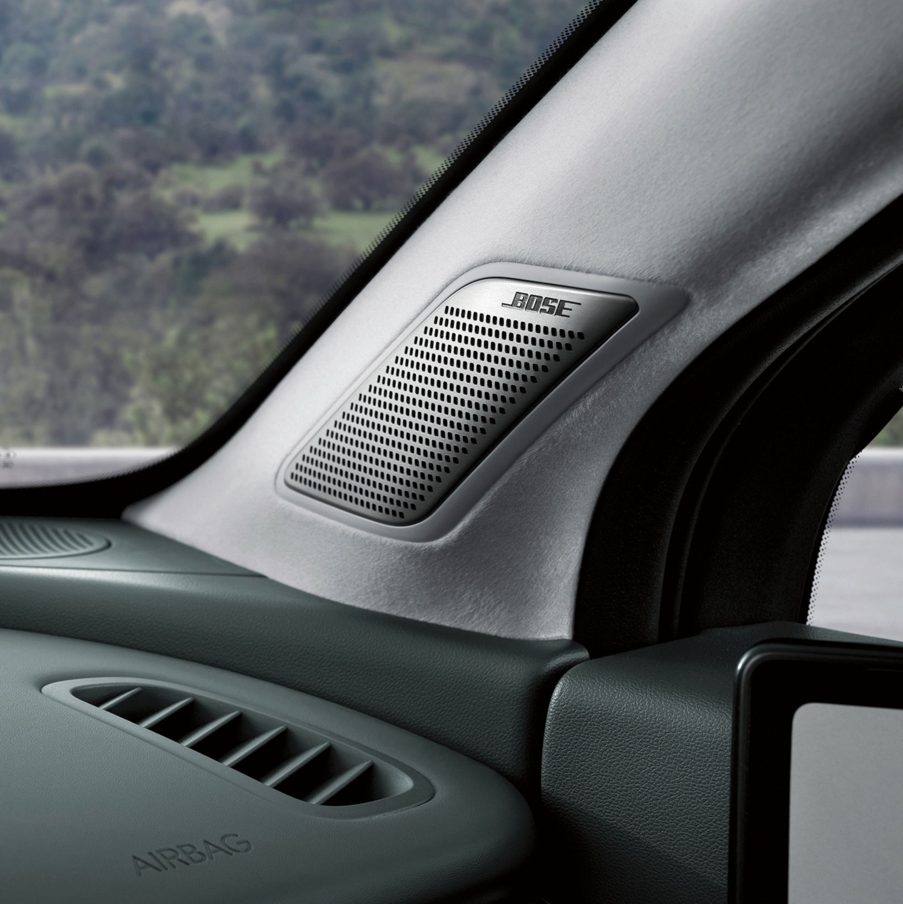 IONIQ 9 Active Noise Control-Road (control activo de ruido de carretera) con un altavoz del sistema de sonido premium BOSE®.